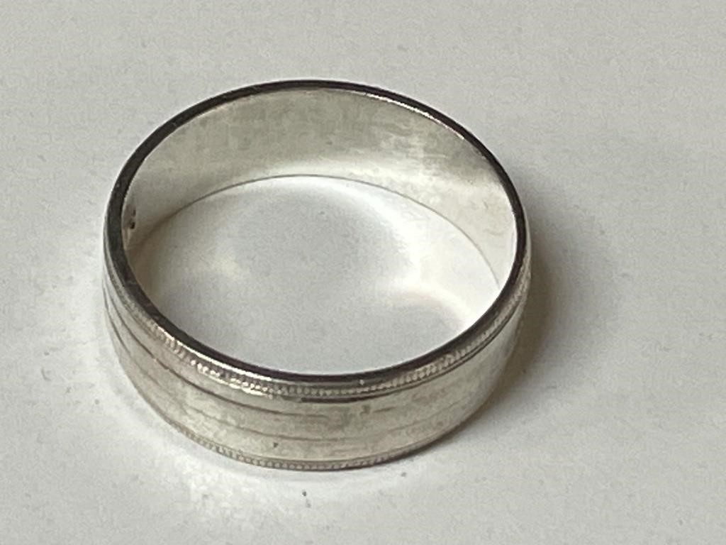 STERLING SILVER BAND SIZE 8