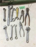 Green metal tool tray, W/tools