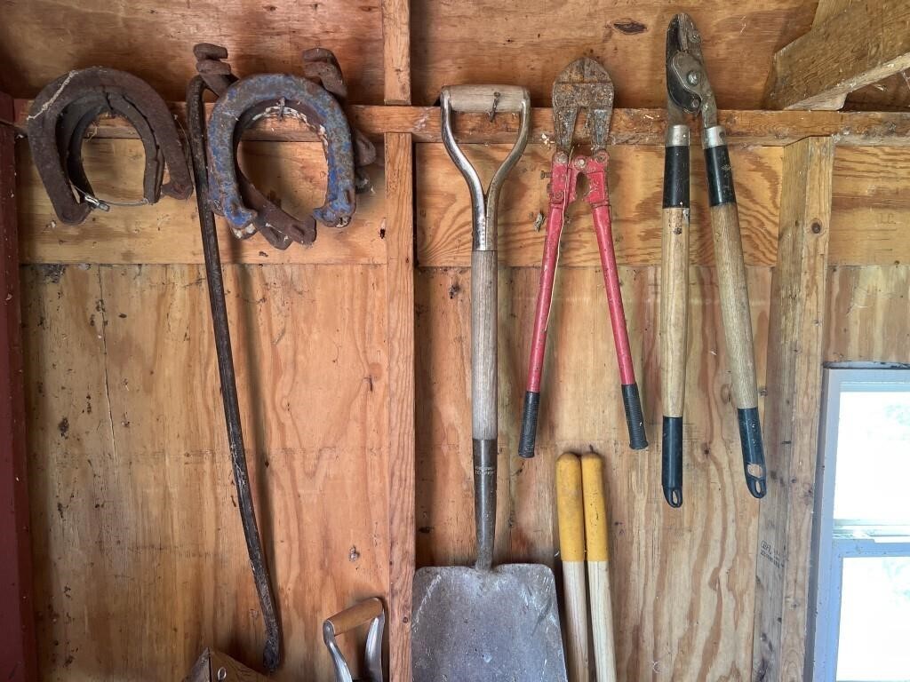 Horseshoes, crowbar, shovel, &bolt cutters
