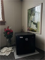 apartment size kenmore fridge, picture, vase