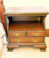 PENNSYLVANIA HOUSE NIGHTSTAND