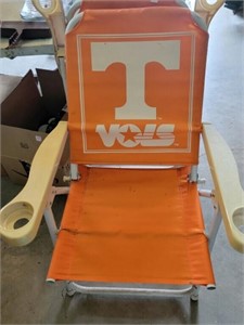 UT CAMPING CHAIRS, GLASSWARE AND CUPS