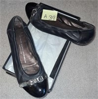 375 - PAIR OF WOMEN'S SHOES SIZE 38 (A39)
