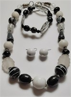 BLACK & WHITE BEAD JEWELRY SET