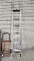 Aluminum extension ladder