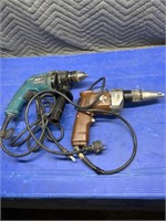 1/2" Makita electric drill and a Benchmark