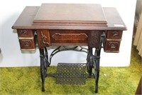 STANDARD TREADLE SEWING MACHINE AND TABLE