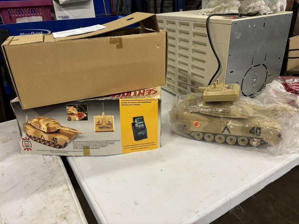 radio shack SENTINEL tank 2 tanks, 1 still in box