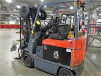 Toyota 5,000 lb Electric Roll Clamp Forklift
