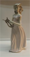 TENGRA PORCELAIN HARPIST FIGURINE. MEASURES 16"