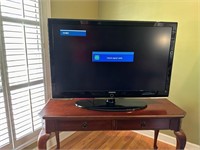 Samsung TV 46" w/ Swivel Stand