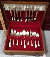 Rogers Oneida Sectional Flatware Set With Case