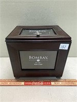 NEAT BOMBAY PICTURE BOX DISPLAY