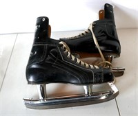 Pair Vintage True Line Men's Skates
