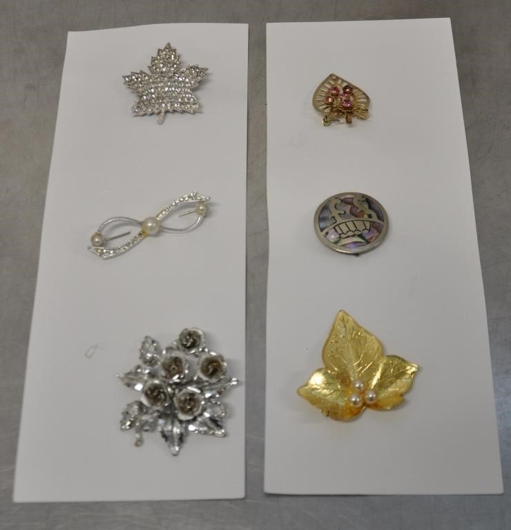 Lot of 6 vintage brooches