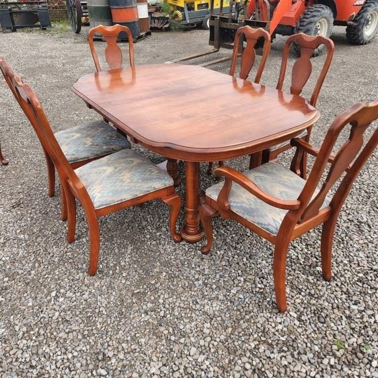 Solid Wood Table w/2 Leaves & 8 Chairs