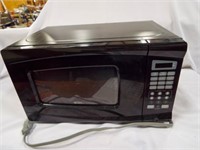 Rival Microwave Oven Black in Color Powers ON