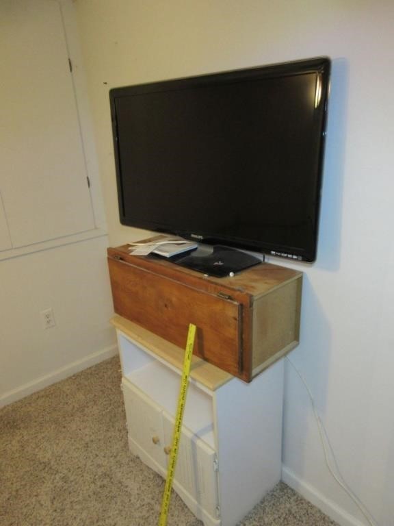 Philips 39 inch color TV with stand