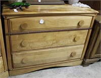 Solid maple craftsman style 3 drawer dresser,