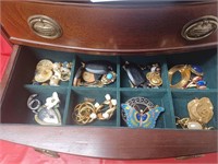 Jewlery Box and contents... Vintage broches,