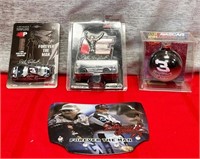 11 - LOT OF DALE EARNHARDT COLLECTIBLES (S71)
