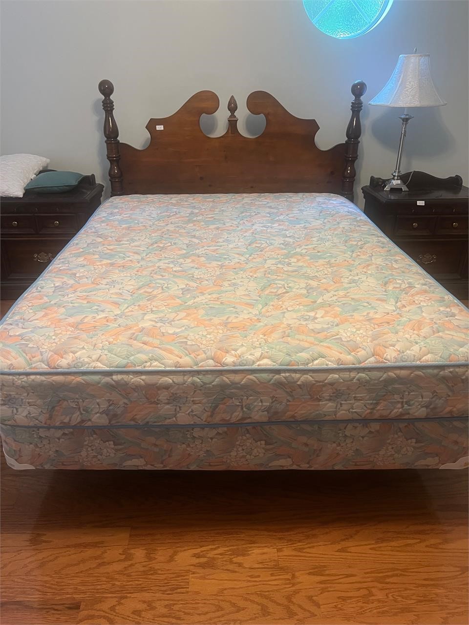 QUEEN SIZE BED WITH HEADBOARD FRAME AND MATTRESS