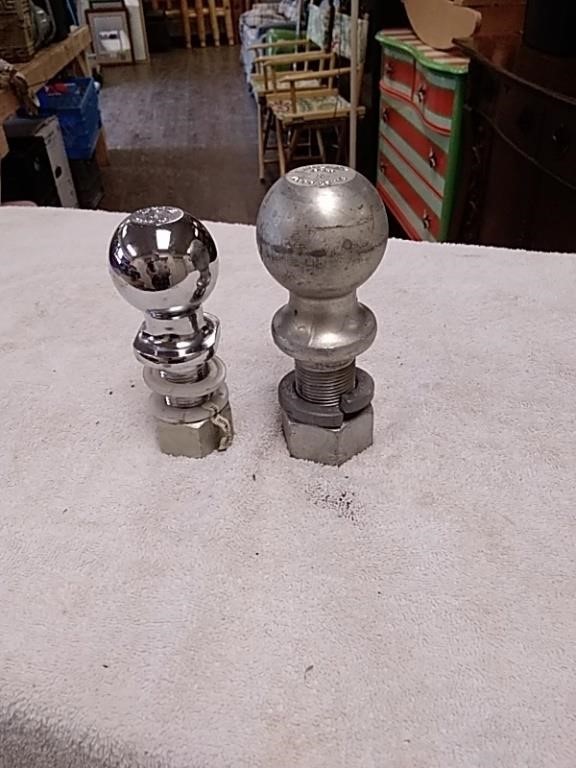 2 hitch balls