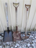 Lot of Yard Tools Edger and Shovels