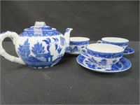 4 PCS ORIENTAL PORCELAIN TEA SET