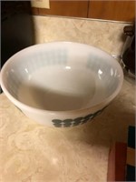 10 inch vintage Pyrex mixing bowl