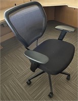 STAR MESH BACK TASK CHAIR