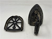 Vintage cast iron number 6 sad iron with cast