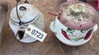 Porcelain tea pot & chili pot