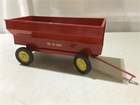 Tru-scale red farm wagon trailer two piece