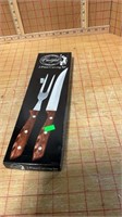 Two piece carving set