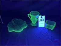 VTG Uranium Depression Glass Leaf Candy Dish,