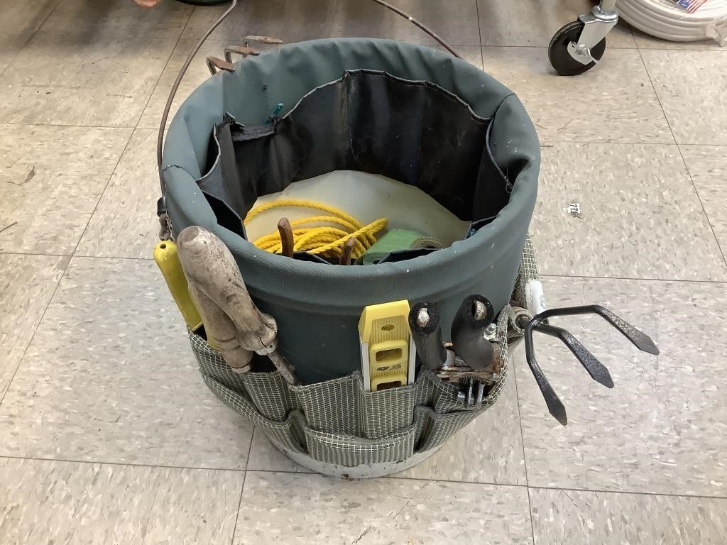 GARDEN BUCKET WITH TOOLS