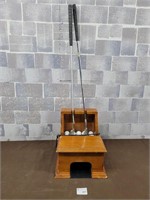 Electric putting machine with clubs and balls