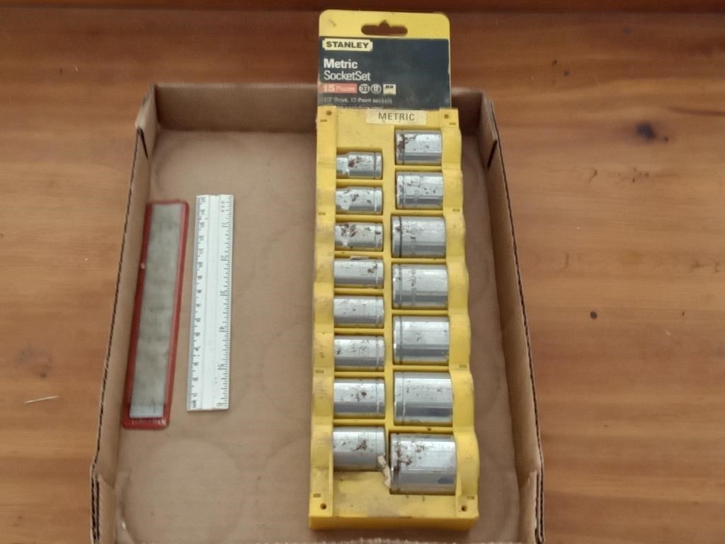 Stanley 15pc metric socket set + 2 - 6" rules