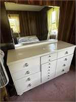 Dresser With Mirror