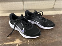 NEW NIKE SHOES