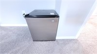 AVANTI MINI-FRIDGE