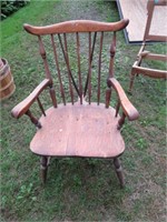1 WOOD CAPTAIN CHAIR - CRACKED