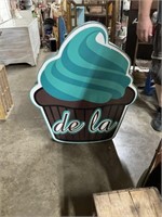 DE LA CUPCAKE SIGN