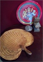 M - HAND FAN, PLATE & FIGURINES (B22)