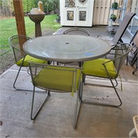 O622 Round patio table w 4 chairs