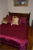 516C: Queen size bed with Headboard.