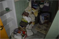 521: Lrg assortment of bath towels and blankets