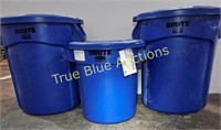 3 Brute Rubber Trash Can s with Lids