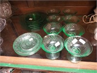 18 green Depression glass (glows): eight